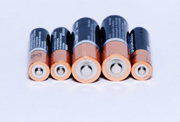 空撮現場の充電はポータブルバッテリーが便利。選び方とおすすめ紹介